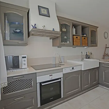 Cozy Villa In Agde With Private Terrace